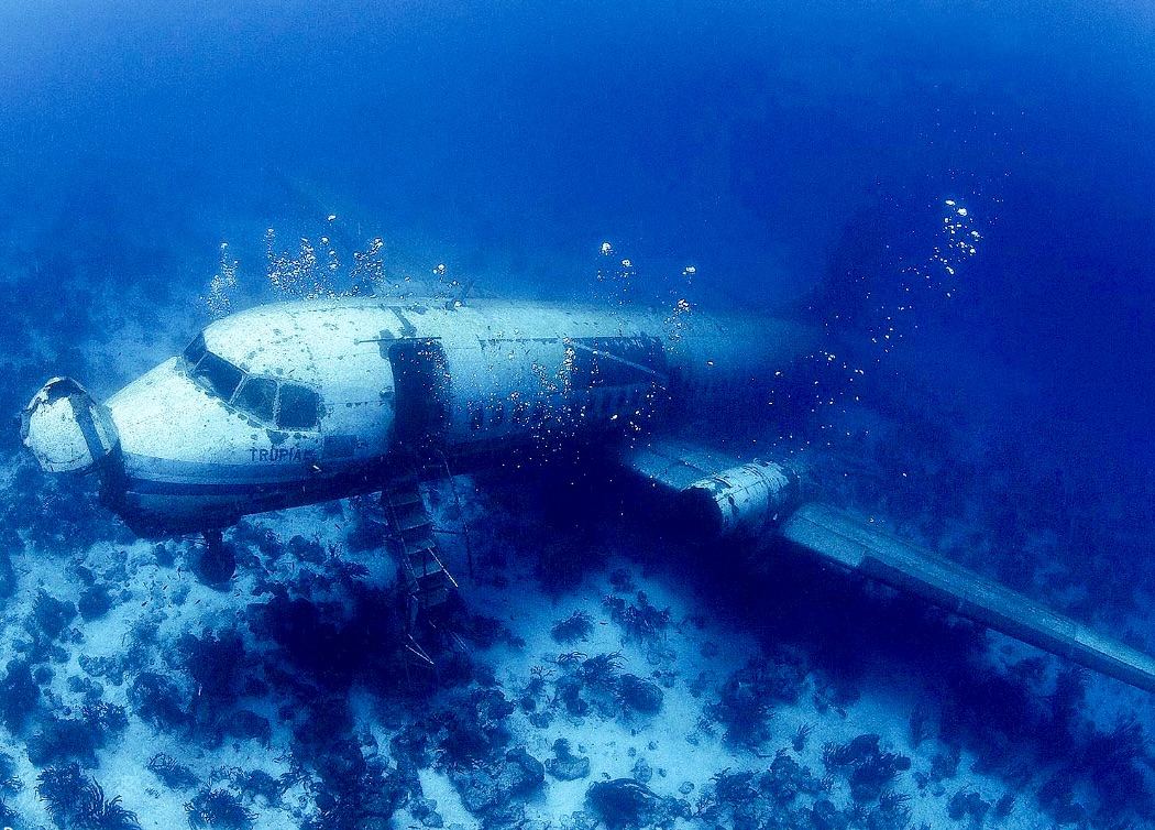 Sunken airplane off Aruba